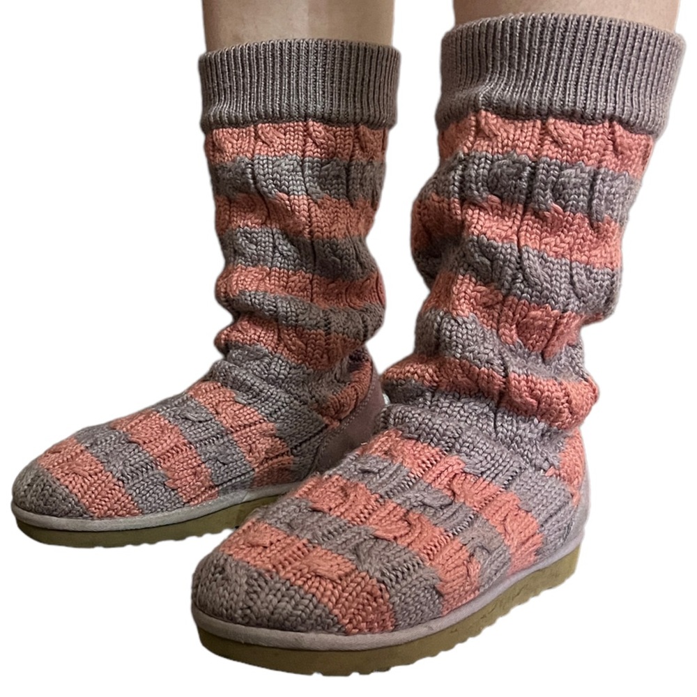 Purple and Pink Knit Ugg Boots with Sheepskin Insoles. LIKE NEW! Womens Size 10